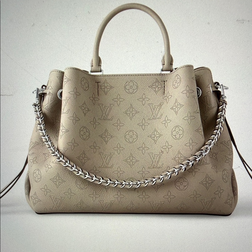 Louis Vuitton Beige Shoulder Bag with Silver Chain